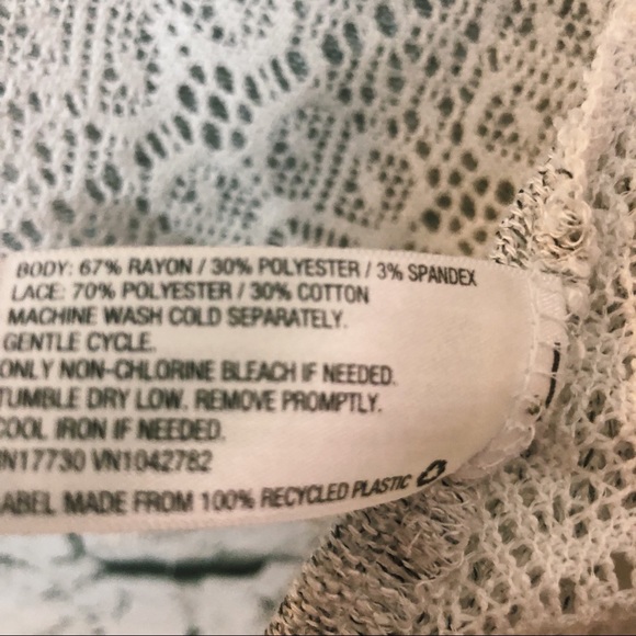 Mossimo | Grey and White Longsleeve Top - Picture 6 of 6